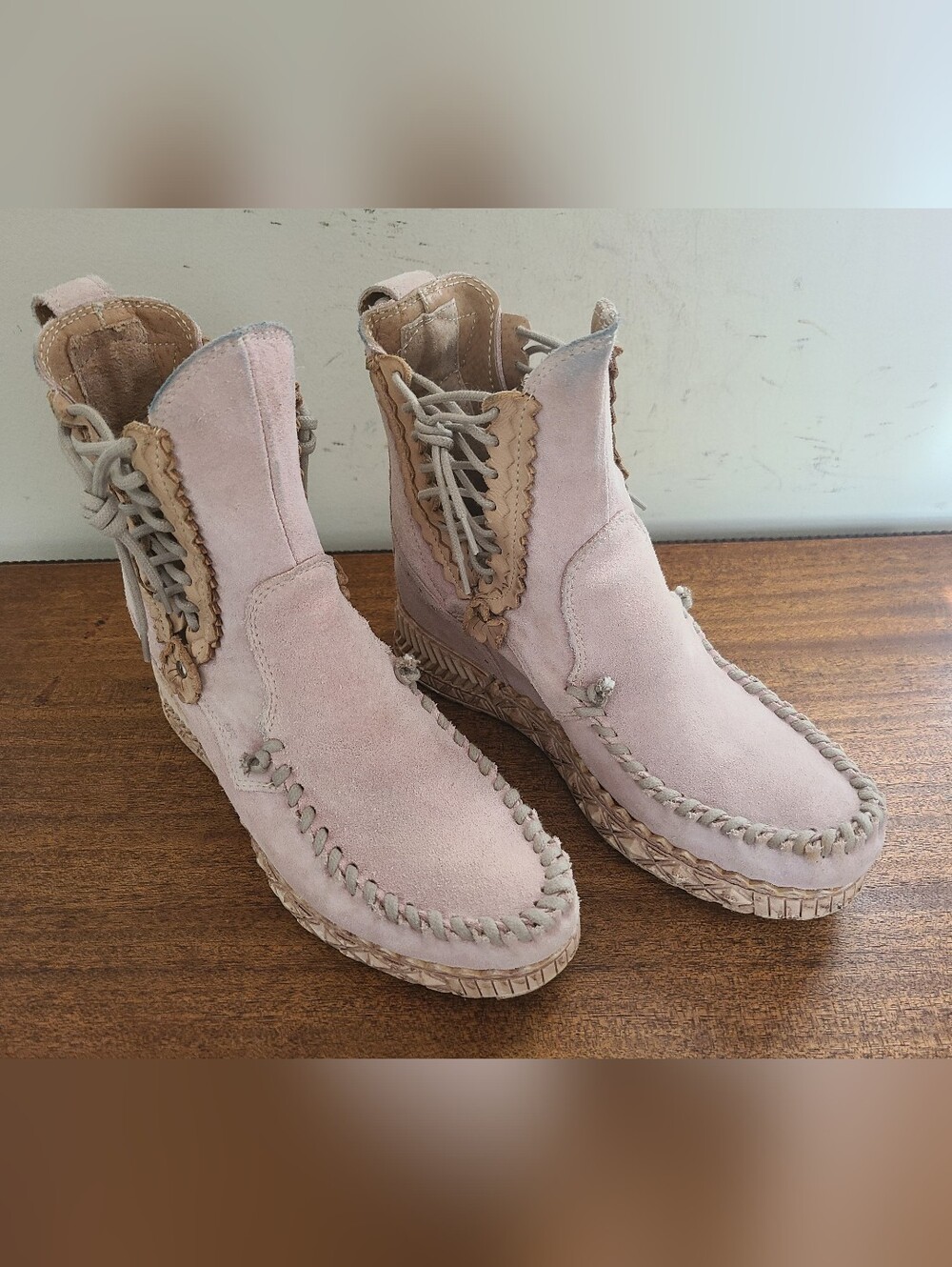 El Vaquero Agnes Rose Moccasin Boots Size 38